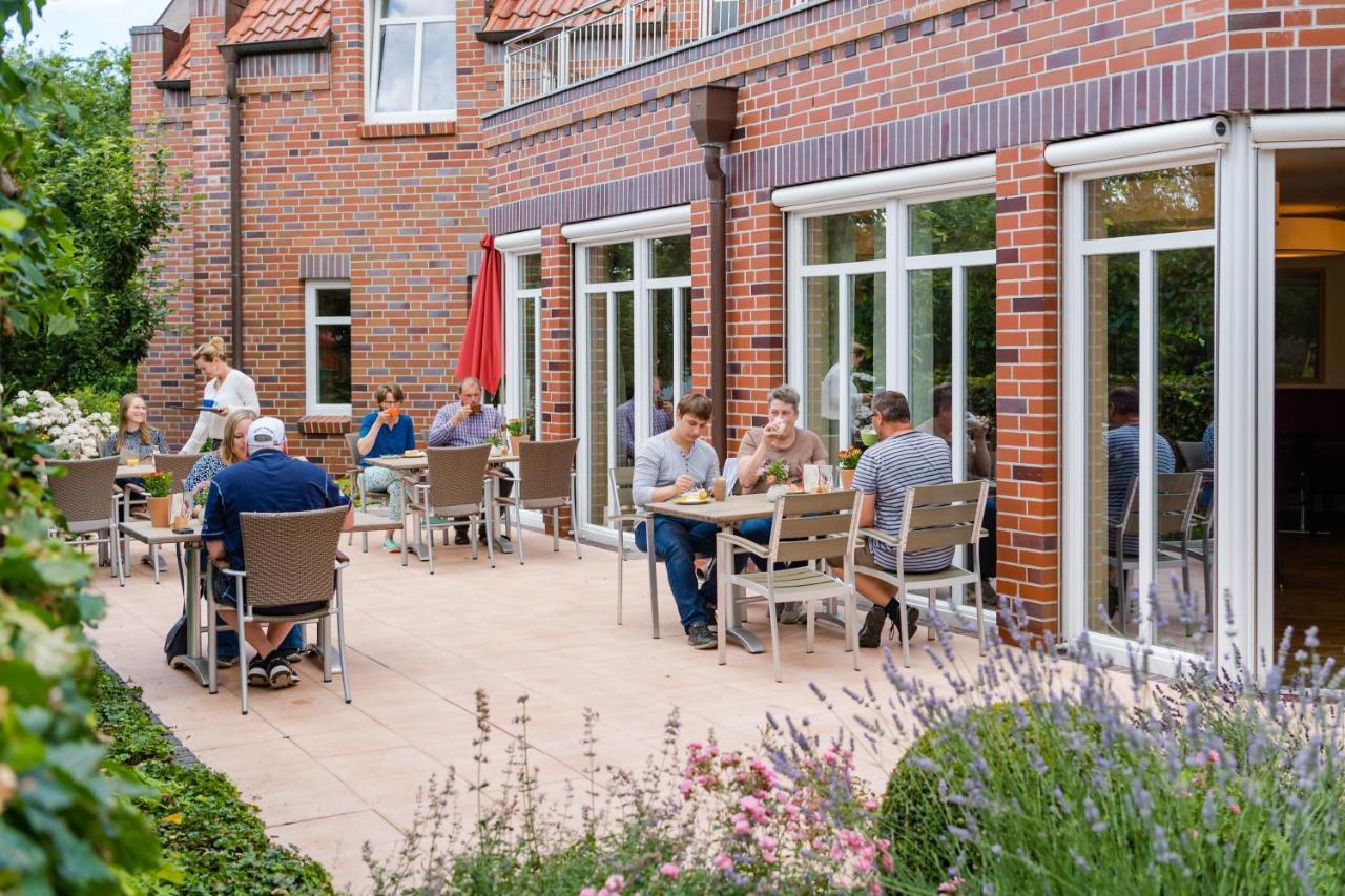 Hotel Am Fischerhafen Ditzum Exterior foto