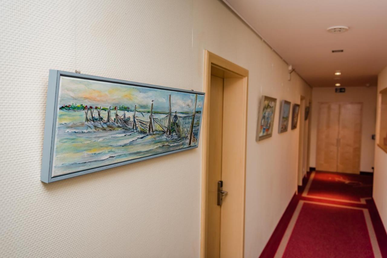 Hotel Am Fischerhafen Ditzum Exterior foto